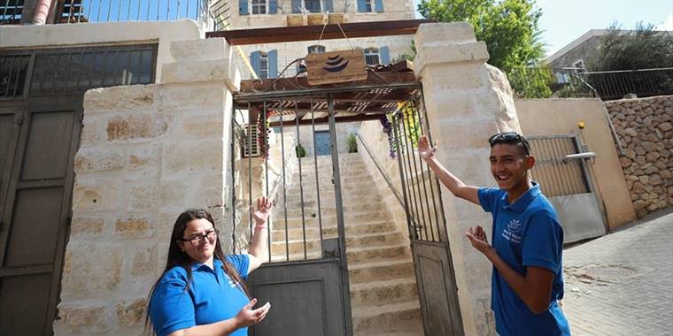 Batı Şeria'da bir otel 40 engelli çalışanıyla ezber bozuyor