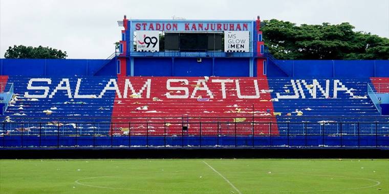 Endonezya Devlet Başkanı stadyumdaki izdihama kilitli kapıların neden olduğunu söyledi