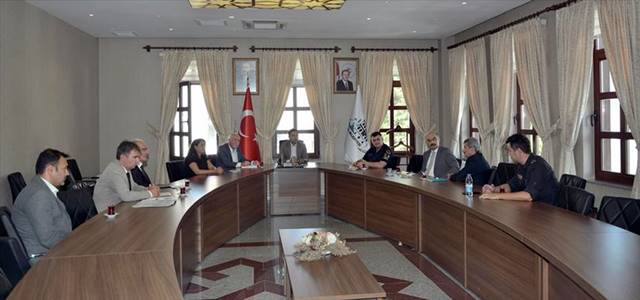 Güdül Kaymakamı Deniz Yıldırım, kurum amirleriyle toplantıda bir araya geldi