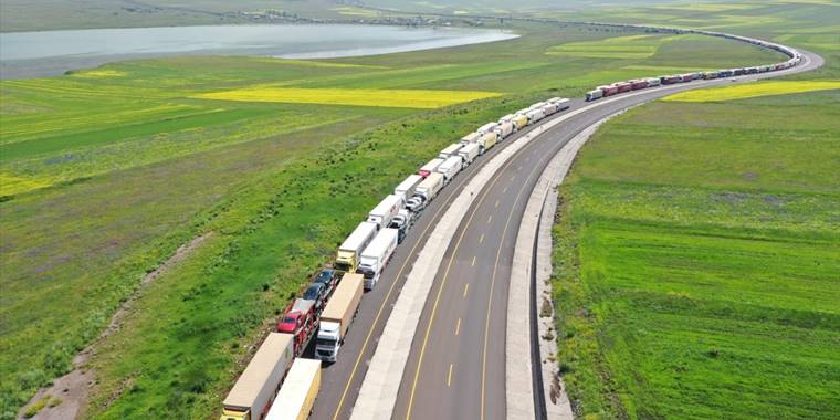 Vali Öner’den tır kuyruğu açıklaması