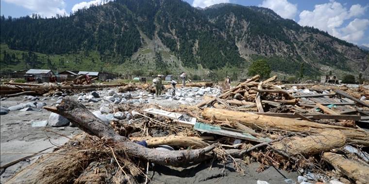 Pakistan'da muson yağmurları sebebiyle ölenlerin sayısı 1697'ye çıktı