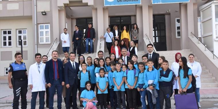 Vali Akkoyun TOKİ Ortaokulunun atölye açılışlarına katıldı