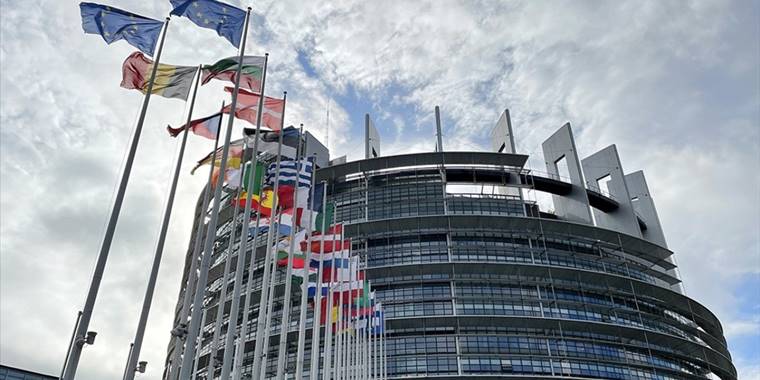 Avrupa Parlamentosu AB'yi Mahsa Emini cinayetinin mesullerine yaptırım uygulamaya çağırdı