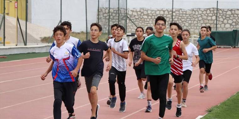 Karaman'da atletizm yarışması düzenlendi