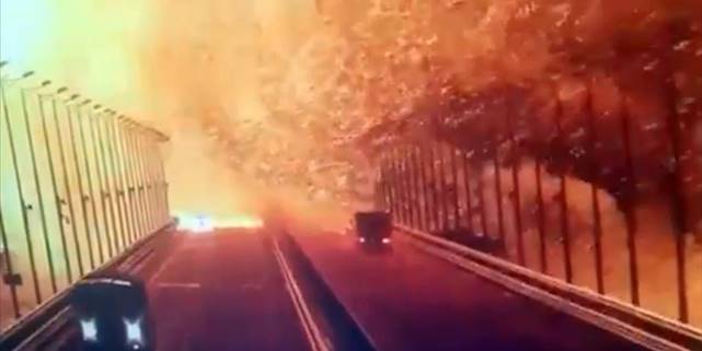 Ukrayna'dan Kerç Köprüsü'ndeki patlamaya ilişkin "Bu sadece başlangıç" açıklaması
