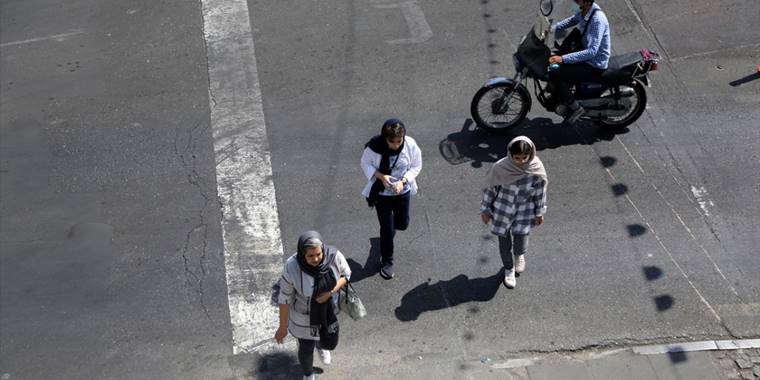 Fransa, İran'daki vatandaşlarına bir an önce ülkeyi terk etmeleri çağrısı yaptı