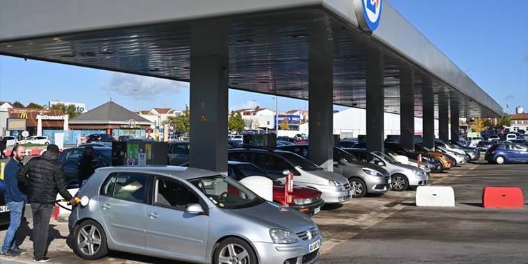 Fransa'da Total çalışanlarının grevine ABD menşeli ExxonMobil işçileri de dahil oldu