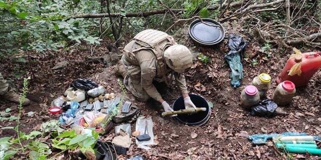 Hatay kırsalında çok miktarda patlayıcı ve mühimmat ele geçirildi