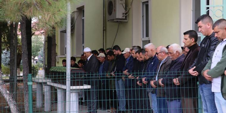 Trabzon'daki trafik kazasında ölen 7 yaşındaki çocuğun cenazesi toprağa verildi