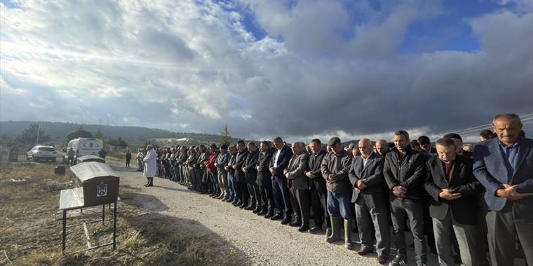Başkentte eşi tarafından öldürülen kadın ile 2 çocuğu toprağa verildi