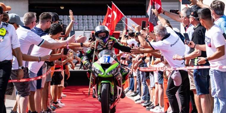 Milli motosikletçi Bahattin Sofuoğlu, WorldSSP Challange şampiyonu oldu
