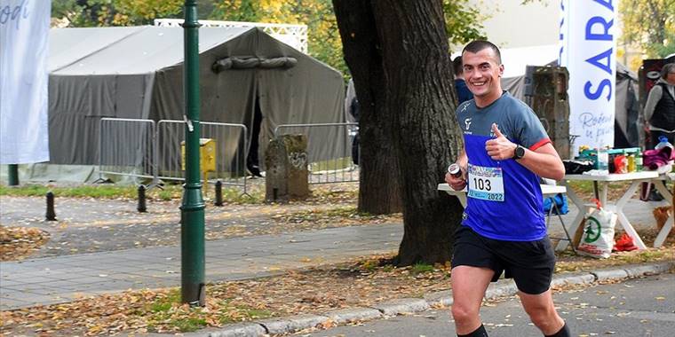Saraybosnalı polis memuru Efendic, yetim çocuklara yardım için 12 saat koştu