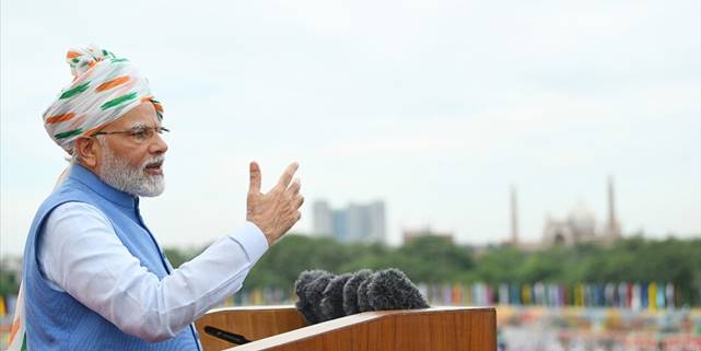 Hindistan Başbakanı Modi, sömürge döneminden kalma 2 bin yasayı kaldırdığını duyurdu