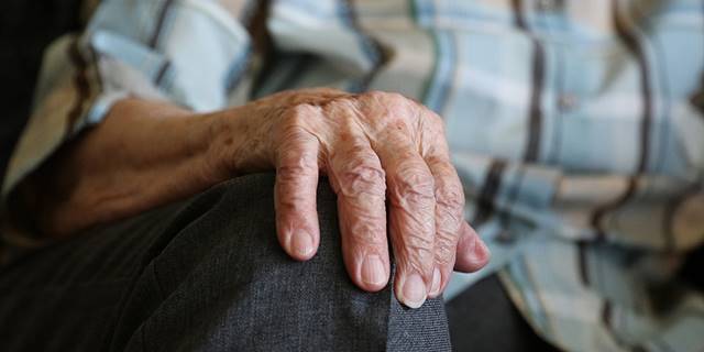 Erkekler biyolojik olarak kadınlardan hızlı yaşlanıyor