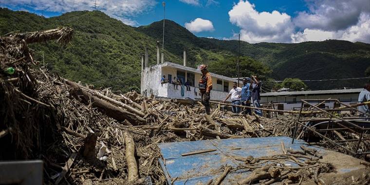 Venezuela'da şiddetli yağışların neden olduğu heyelanda ölenlerin sayısı 43'e çıktı