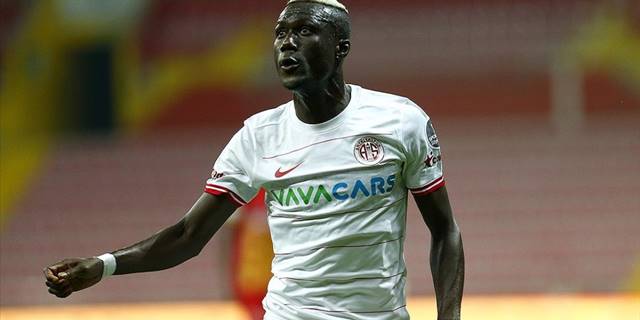 Antalyaspor’da sakatlık geçiren Ndao 5 ay sahalardan uzak kalacak