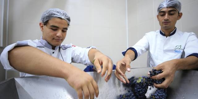 Kırklareli'nde öğrenciler kentin "milli içeceğini" okullarında üretmeye başladı