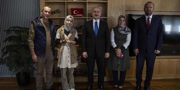 Bakan Karaismailoğlu, Esra Sümeyye Öz'ü kabul etti