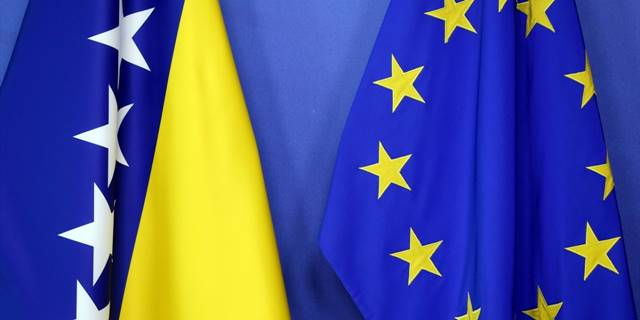 AB Komisyonu Bosna Hersek'e "aday ülke" statüsü verilmesi yönünde görüş bildirdi