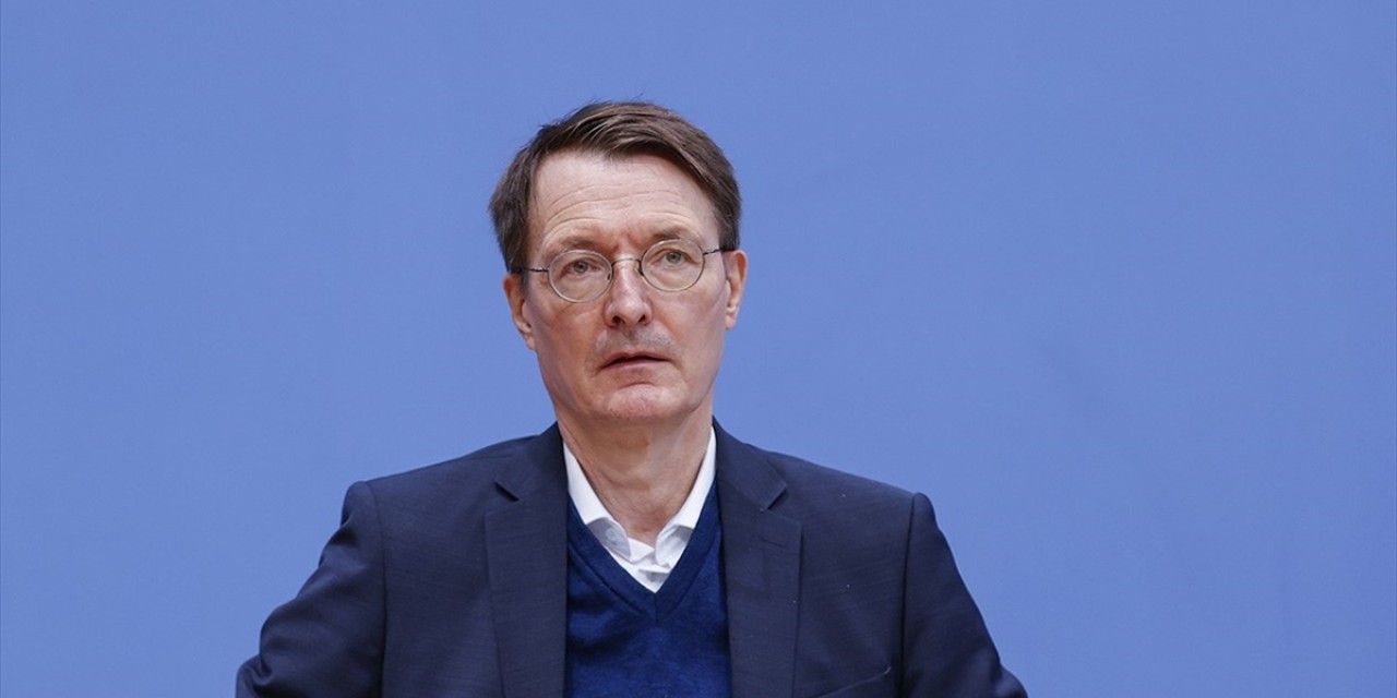 Almanya'da Sağlık Bakanı Lauterbach'ı kaçırmayı planlayan bir kadın gözaltına alındı