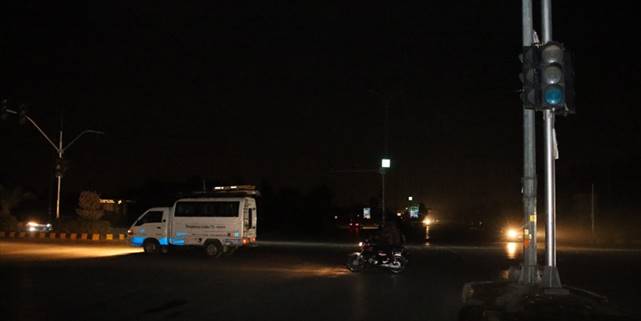 Pakistan’da iletim sistemindeki arıza sebebiyle birçok kente elektrik verilemiyor