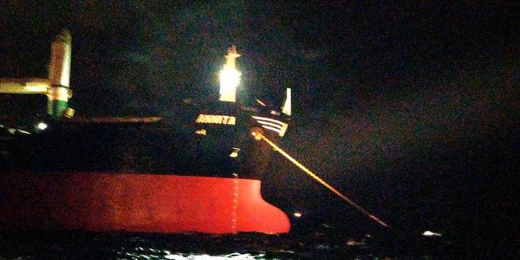 İstanbul Boğazı'nda gemi trafiği, arızalanan gemi dolayısıyla askıya alındı