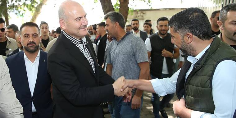İçişleri Bakanı Soylu, Diyarbakır Silvan ve Hazro'da vatandaşlarla bir araya geldi