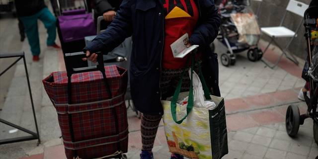 İspanyol Senatosu'na sunulan rapora göre, ülkede 13,1 milyon kişi yoksulluk riski altında