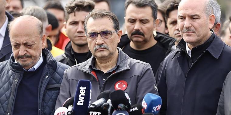 Bakan Dönmez, maden ocağının galerisindeki yangının büyük oranda kontrol altına alındığını söyledi