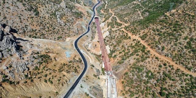 Bitlis-Diyarbakır yolu 900 metrelik viyadükle daha güvenli hale geliyor