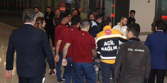 İstanbul'da tedavileri süren maden ocağı patlamasında yaralananların yakınları hastanede bekliyor