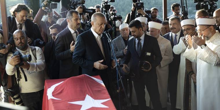 Cumhurbaşkanı Erdoğan, Amasra'da hayatını kaybeden madencilerin cenazesine katıldı