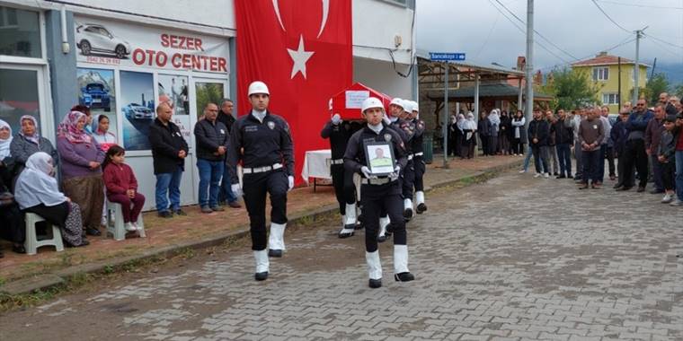 Polis memuru Hakan Duyar memleketi Eskişehir'de toprağa verildi