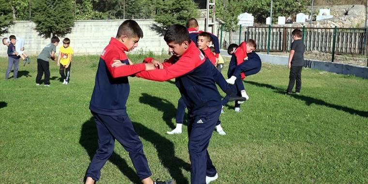 Efsane Hüseyin Akbaş'ın memleketinde yeni güreşçiler yetişiyor