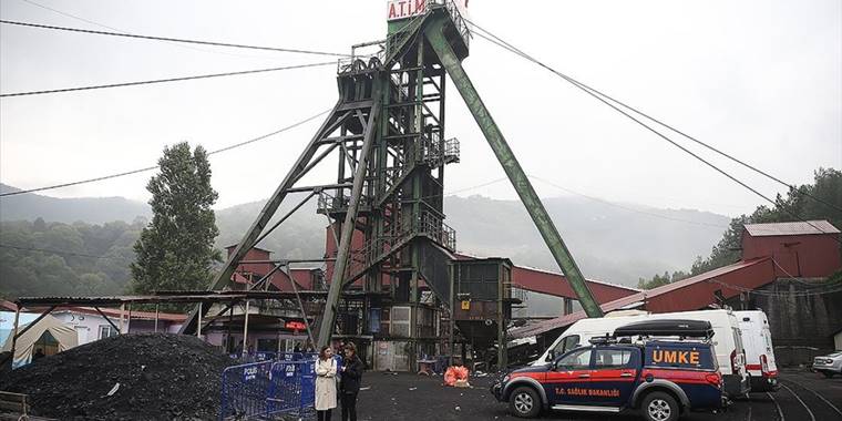 Bakan Dönmez: Amasra'da maden ocağındaki patlama sonrası çıkan yangın büyük oranda kontrol altına alındı