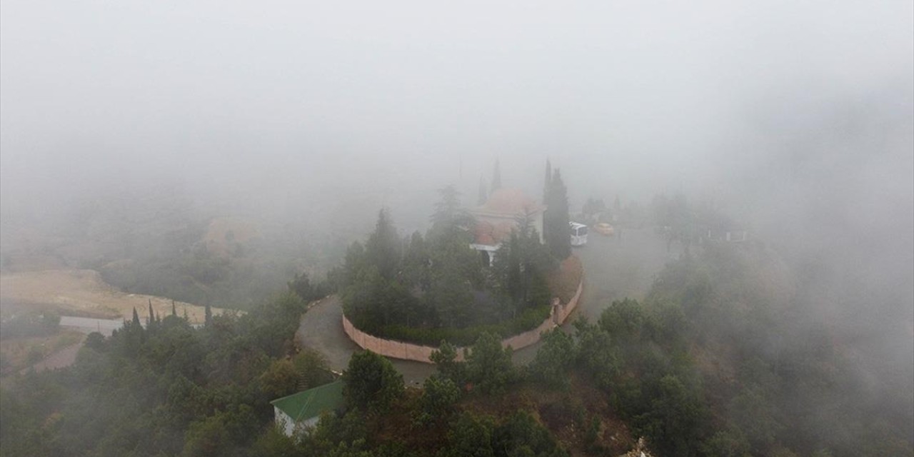 Söğüt'teki tarihi alanlarda sis etkili oldu