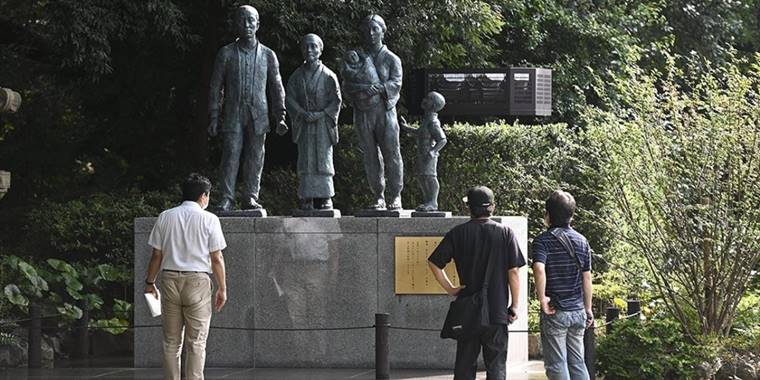 Japonya'da 100'e yakın milletvekilinden, tartışmalı Yasukuni Tapınağı'na ziyaret