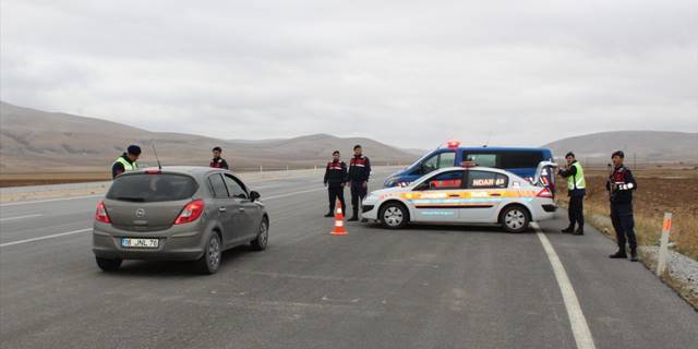 Yunak'ta helikopter destekli trafik denetimi yapıldı