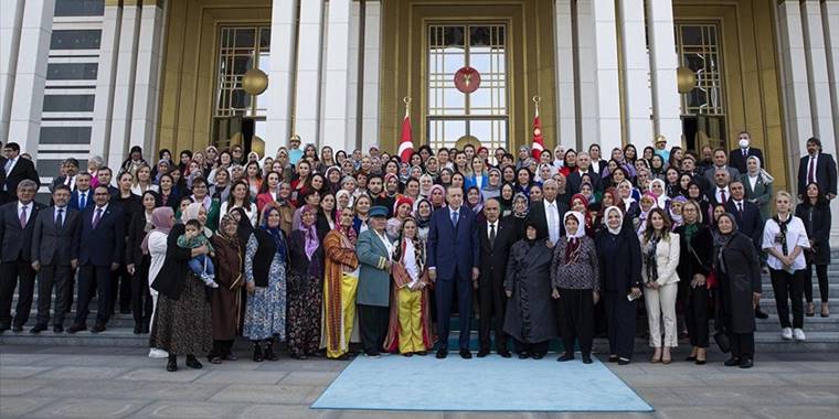 'Toprağa İz Bırakan Kadınlar Programı'nda Cumhurbaşkanı Erdoğan sürprizi