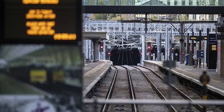 İngiltere'de demir yolu çalışanları ücret anlaşmazlığı nedeniyle yeniden greve gidecek