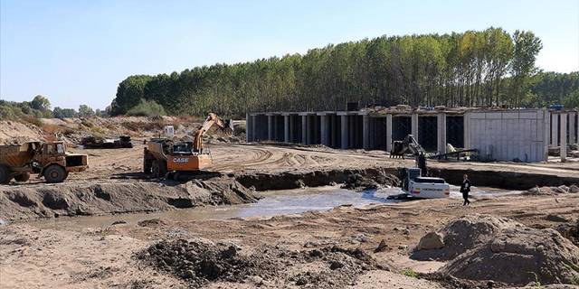 Meriç Nehri'ne kurulan santralde aralık itibarıyla elektrik üretilmesi hedefleniyor
