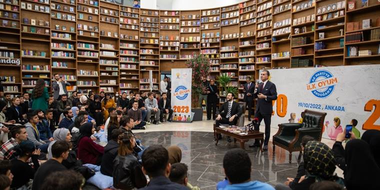 AK Parti Sözcüsü Çelik, gençlerle buluştu: