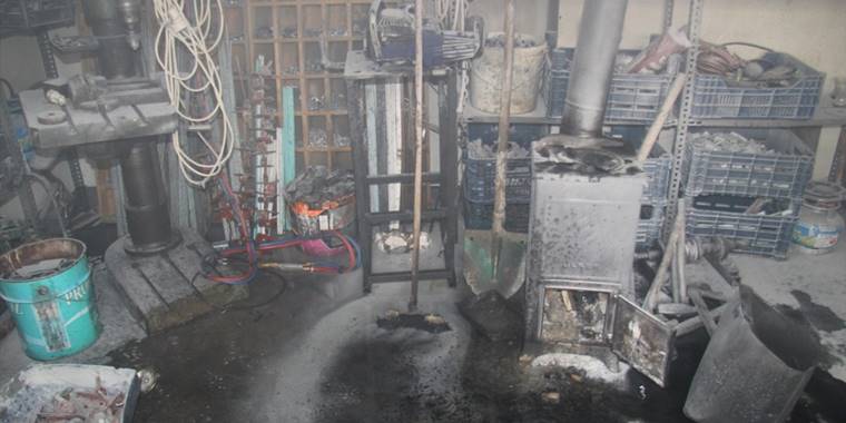 Benzinle soba yakmaya çalışan kaynakçı, iş yerinde çıkan yangında yaralandı