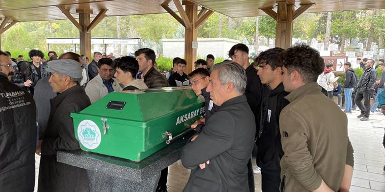 Aksaray'da akıma kapılarak hayatını kaybeden öğretmenin cenazesi defnedildi