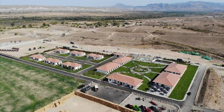 Türk ve Azerbaycanlı yatırımcıların Zengilan'daki örnek projesi Dost Agropark