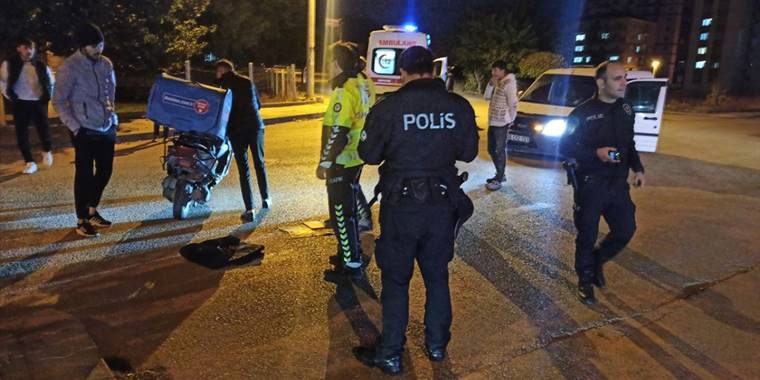 Kahramankazan'da hafif ticari araçla çarpışan motosikletin sürücüsü yaralandı