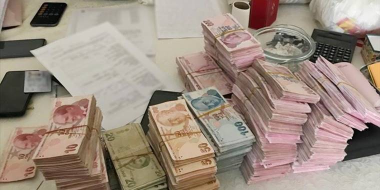 İstanbul'da FETÖ'nün finans yapılanmasına yönelik operasyonda yakalanan 46 şüpheli adliyeye sevk edildi