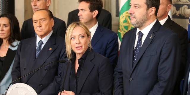 İtalya'da aşırı sağcı Meloni, sağ koalisyon hükümetini kurdu