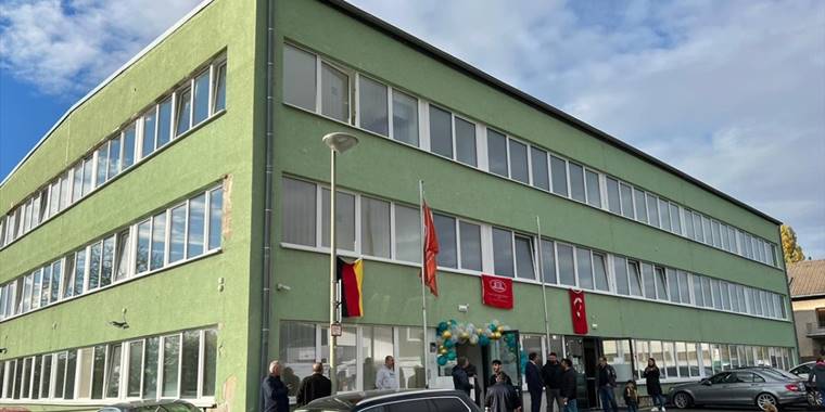 Almanya'da restore edilen Mettmann Merkez Camisi ibadete açıldı