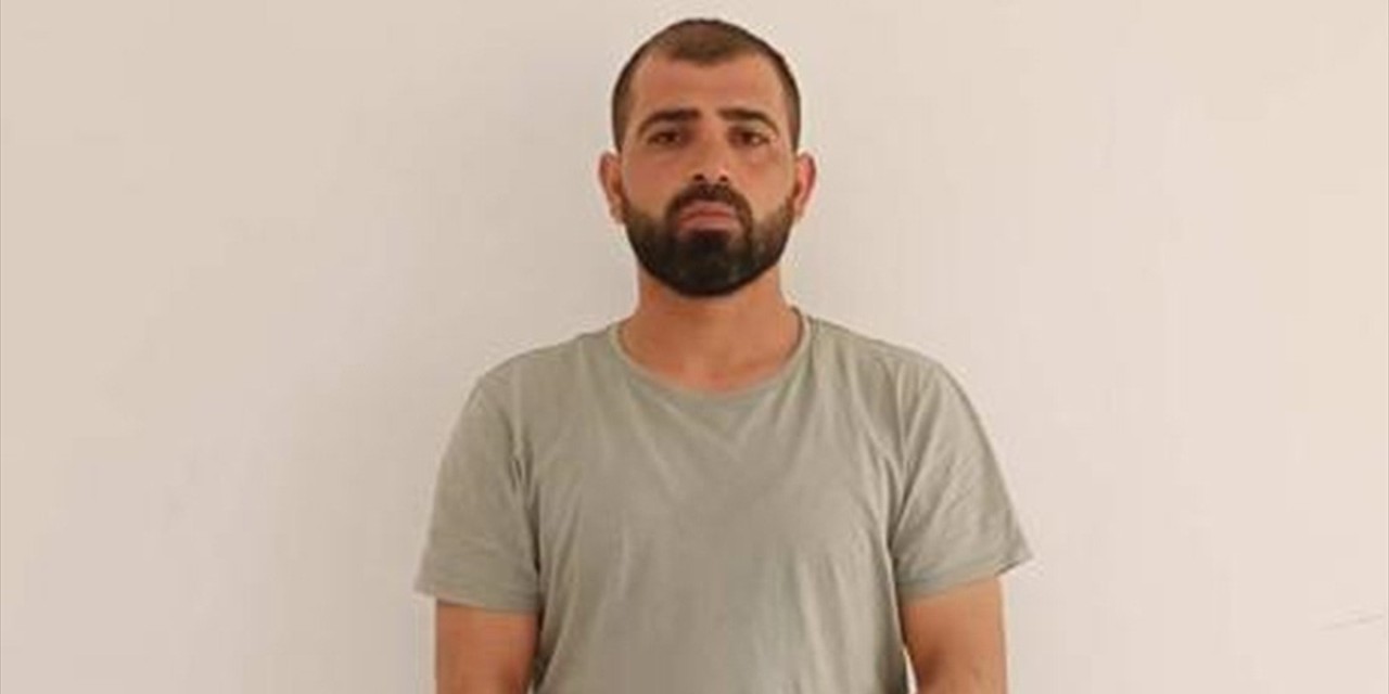 23 suçtan aranan PKK'lı terörist, jandarma tarafından durdurulan takside yakalandı